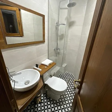 Ambassador Hotel Voskopojë