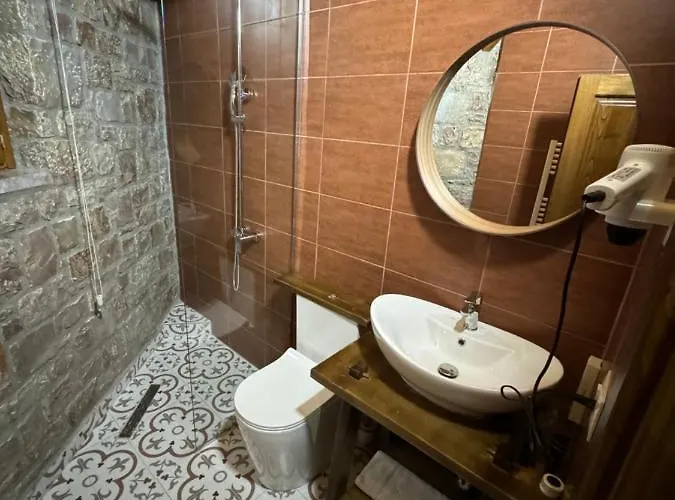 Ambassador 酒店 Voskopojë